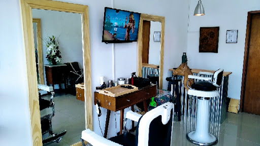 Peluquería El Grillo punta