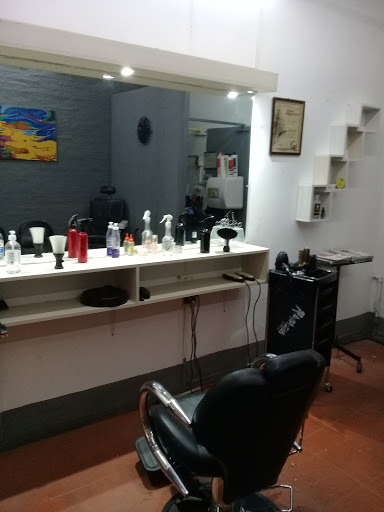 FÍGARO'S -BARBER - ESTILISTA - UNISEX