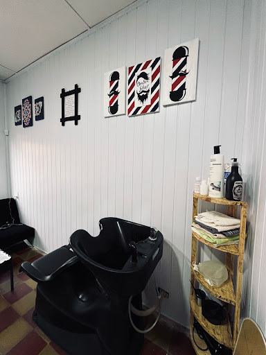Santi’s Barbershop