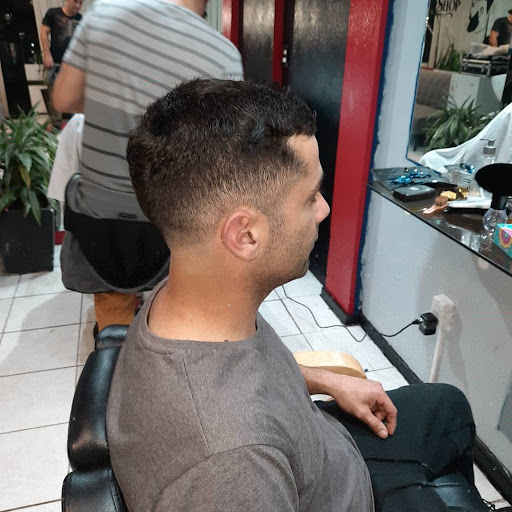 Chelo's Barber Vicky Peinados